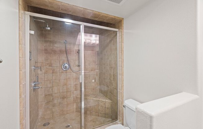 PRIVATE TOWNHOME NEAR DOWNTOWN STROLL TO EVERYTHING | STYLISH AMENITIES