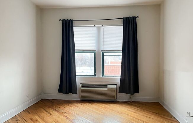 Uptown - Studio - Steps to Montrose Beach / Lake Michigan