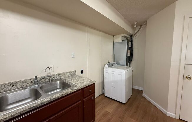 2 beds, 1.5 baths, $895, Unit APARTMENT 1305