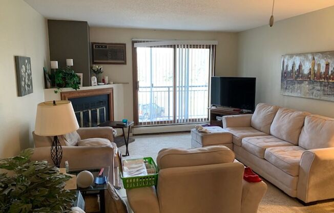 3 beds, 2 baths, 1,225 sqft, $1,995, Unit 3900205R