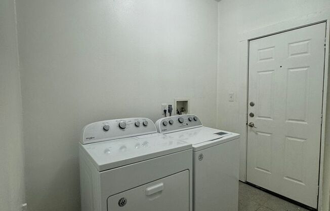 2 beds, 1 bath, 938 sqft, $1,295