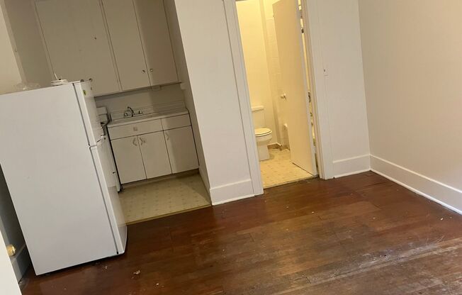 Studio, 1 bath, 182 sqft, $1,000, Unit 112