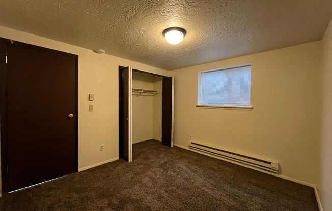 3 beds, 1 bath, $1,295, Unit 1250 Holman