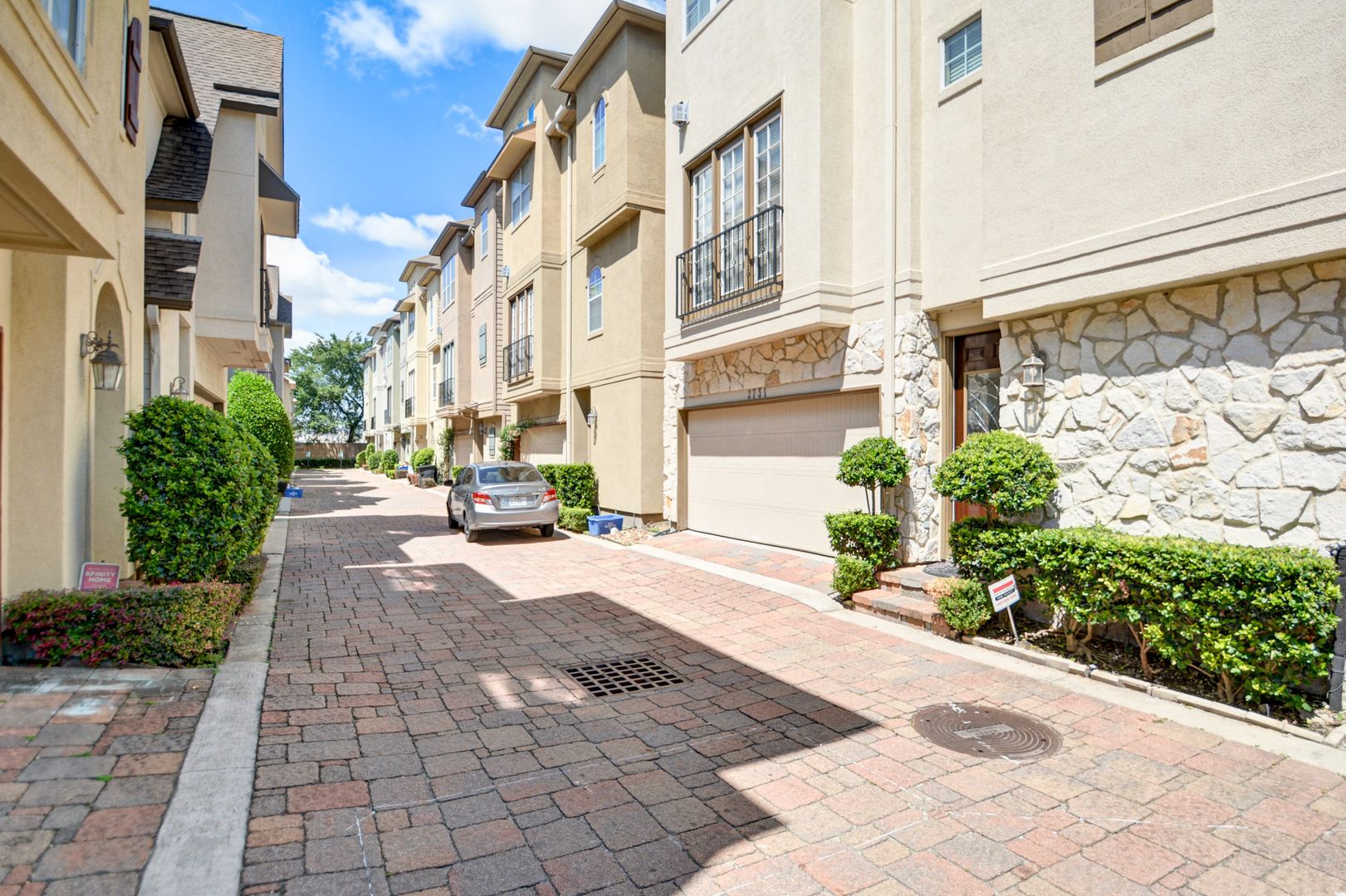 Gated complex in a great and safe neighborhood.