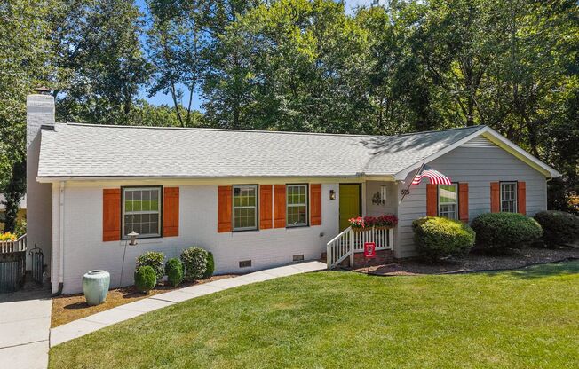 Gorgeous Mid-Century Modern Ranch in West Raleigh near NCSU and Lake Johnson - Fenced-in Backyard!