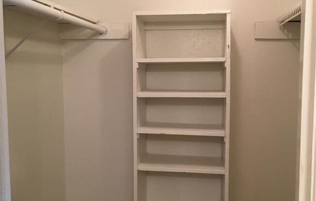 3 beds, 2 baths, $1,250, Unit # 2304