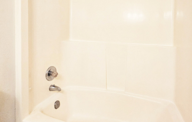 1 bed, 1 bath, 645 sqft, $1,495, Unit A-21