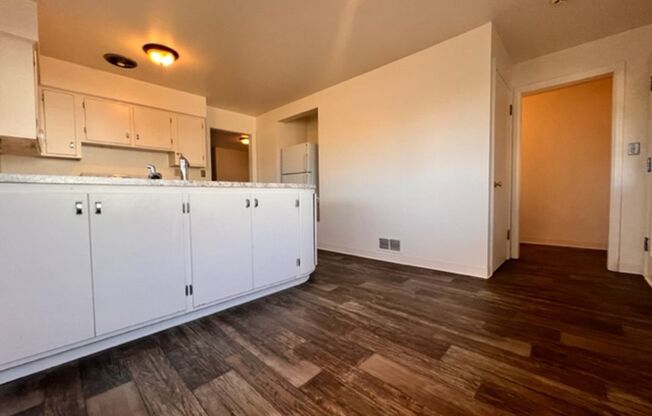 2 beds, 1 bath, $1,595