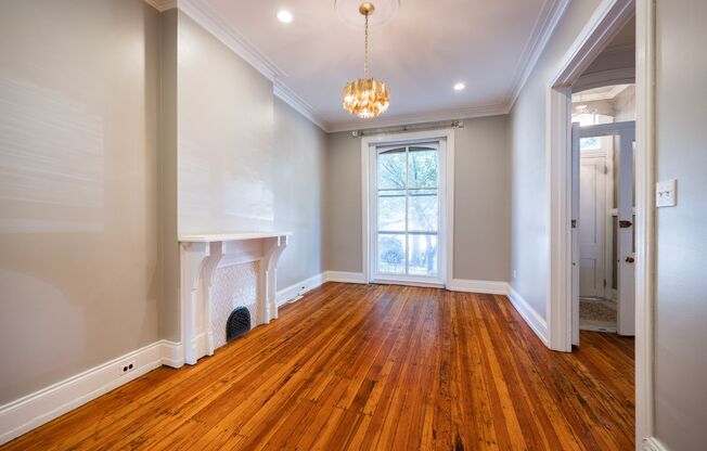 5 Bedroom Townhouse in Spruce Hill