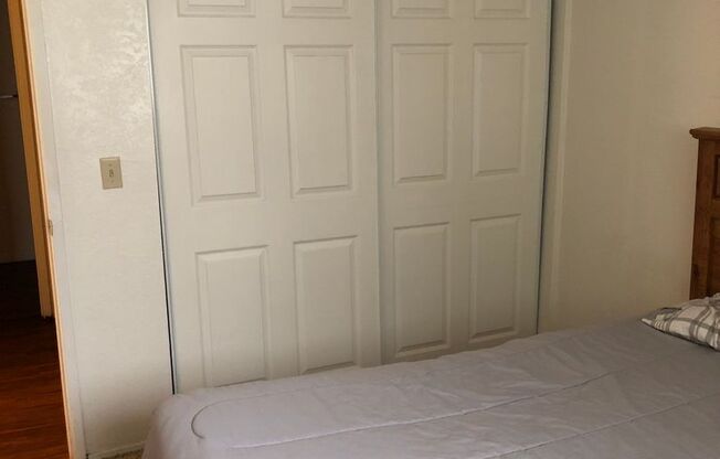 2 beds, 1 bath, 796 sqft, $1,150, Unit 215