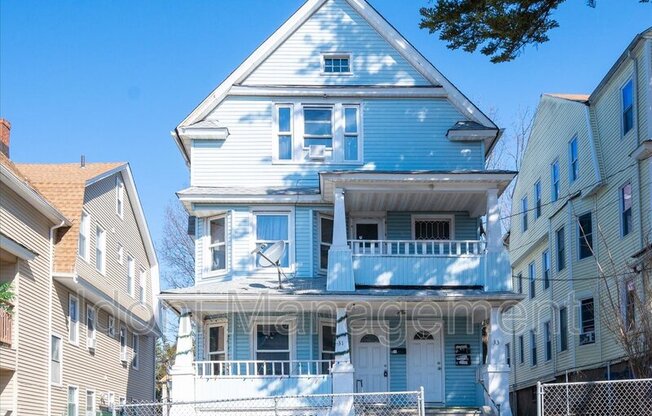 33 GILES ST