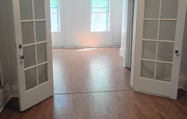 3 beds, 1 bath, 3,180 sqft, $3,000, Unit 2