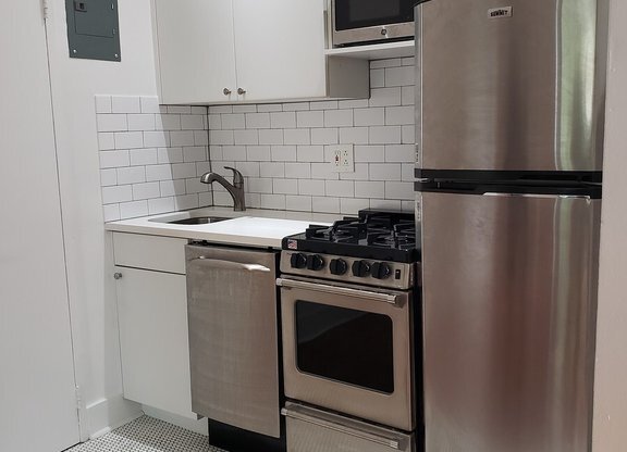 440 E 85 ST
