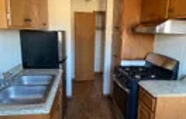 1 bed, 1 bath, 650 sqft, $1,025, Unit 2215-6