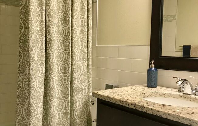 1 bed, 1 bath, 700 sqft, $1,275, Unit 1930203R