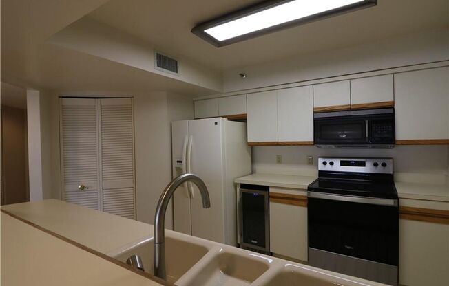 2 beds, 2 baths, $2,795