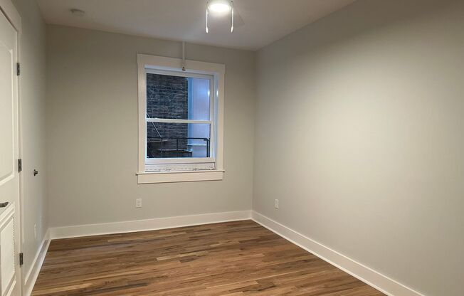 2 beds, 1 bath, 834 sqft, $1,720, Unit 218 - 401