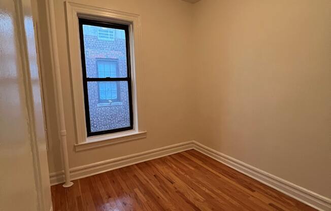 4 beds, 1 bath, $4,500, Unit 18