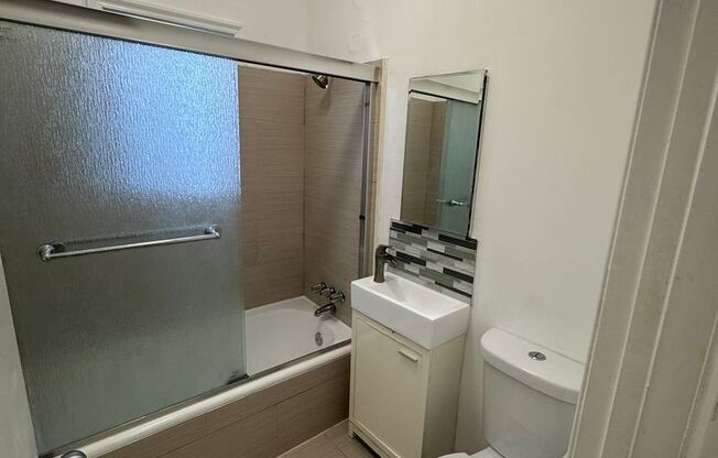 Studio, 1 bath, 440 sqft, $1,233, Unit 102a