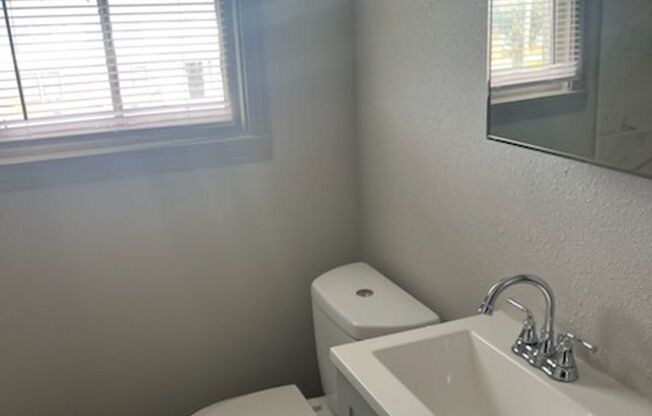 2 beds, 1 bath, 850 sqft, $1,100, Unit 707