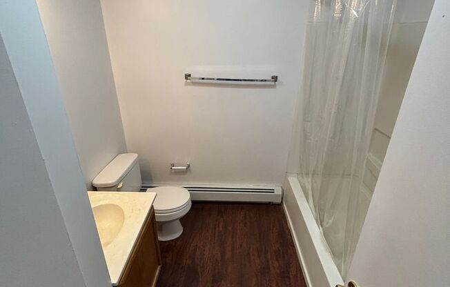 2 beds, 1 bath, $1,400, Unit 836 N Preston St - E