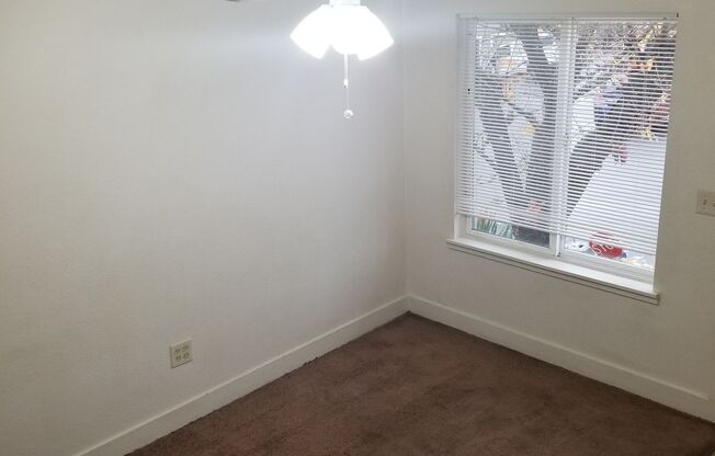 2 beds, 1 bath, 800 sqft, $1,415, Unit 221003