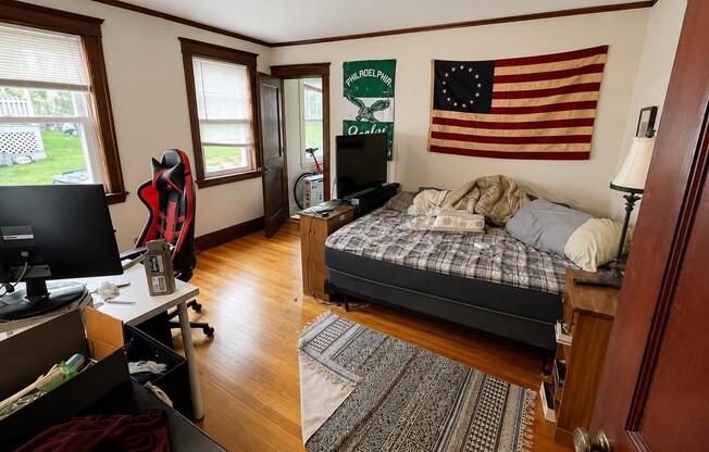 3 beds, 1 bath, 1,300 sqft, $2,800, Unit 2