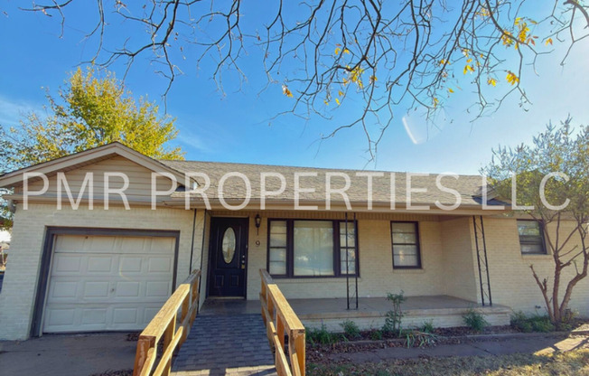 2 Bedrooms/1 Bathroom House