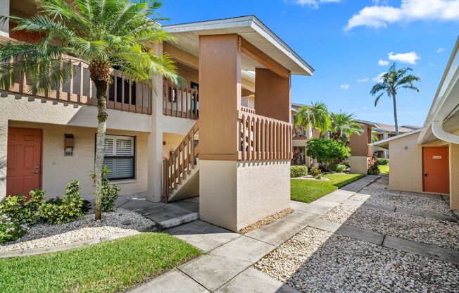 Updated Canal view condo 2 bedrooms 2 bathrooms in North Fort Myers