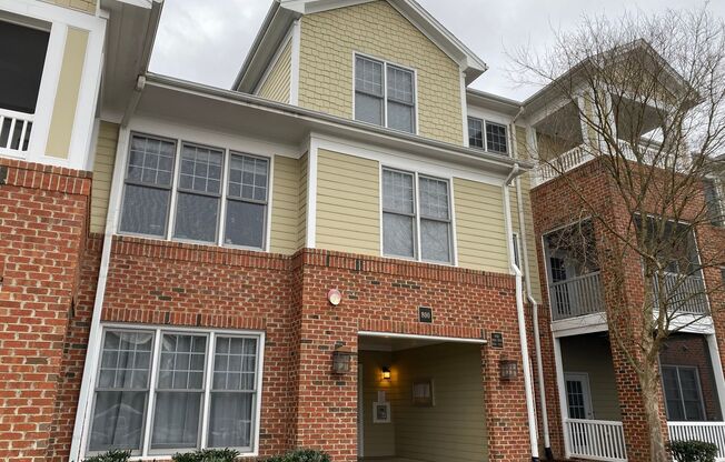 Charming 1-Bedroom Home in Secure Cary Location with Modern Finishes!