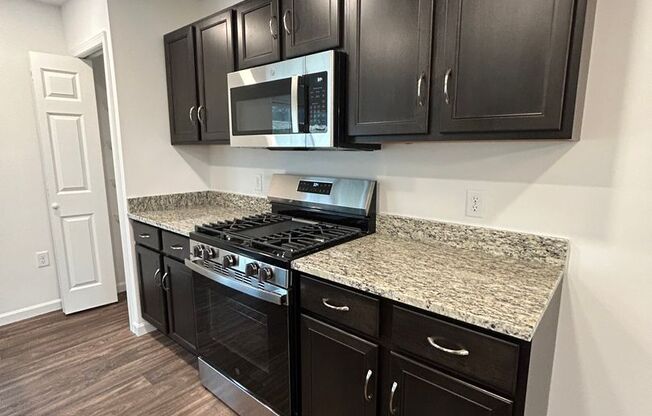 New End of row townhome 3 bed, 2.5 bath in Carlisle
