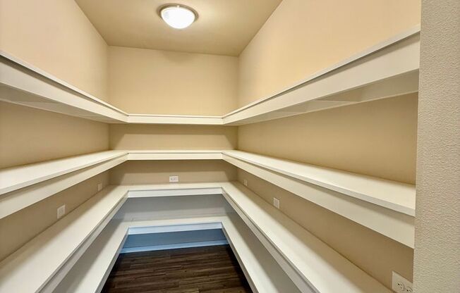 Stylish 4-Bed, 4-Bath Luxury Home