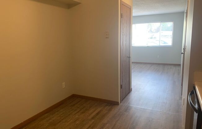 2 beds, 1 bath, 785 sqft, $1,000, Unit Apt B2