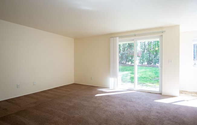 2 beds, 1 bath, 940 sqft, $1,395, Unit 109