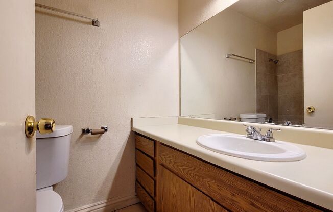 2 beds, 2 baths, $1,200, Unit # 214