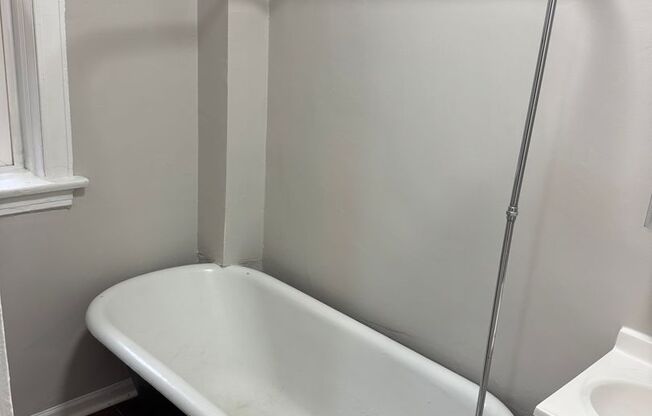 Studio, 1 bath, 300 sqft, $1,195, Unit #209