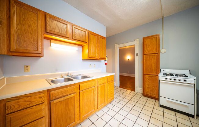 Studio, 1 bath, $875, Unit 250 R