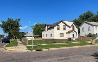 3 beds, 1 bath, $1,400