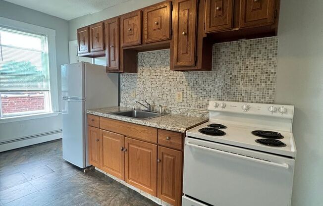 2 beds, 1 bath, $1,600, Unit Unit 17