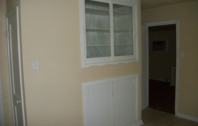 2 beds, 1 bath, $1,100