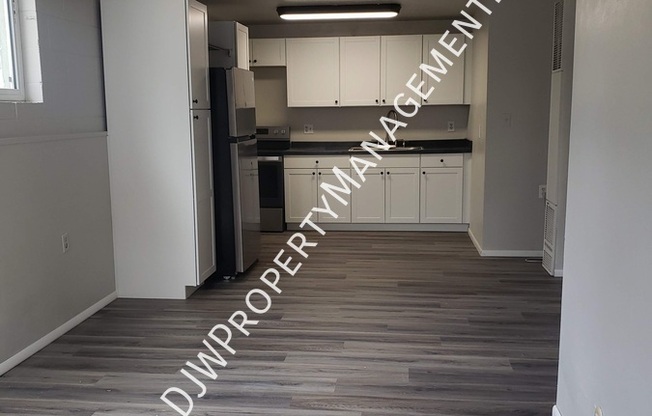 413 CRESTLINE DR