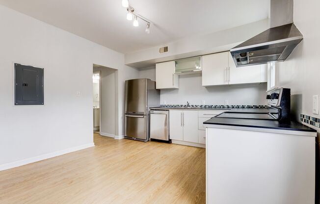 4 beds, 1.5 baths, $1,599, Unit Top