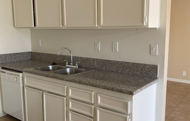 1 bed, 1 bath, 760 sqft, $1,270