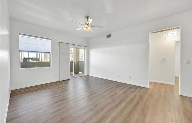 3 beds, 2 baths, $1,700, Unit Unit 1127