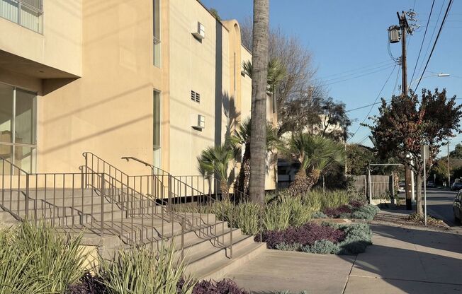 11915 Burbank Blvd Valley Village, CA 91607