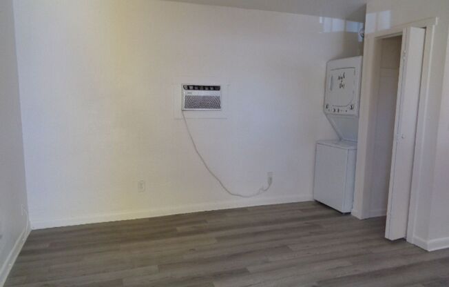 Studio, 1 bath, 360 sqft, $1,000, Unit #4