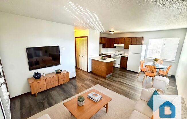 2 beds, 1 bath, 564 sqft, $900, Unit Unit M