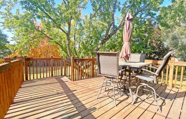 Wide Open Spaces in Upscale Bloomington, Pet Friendly!