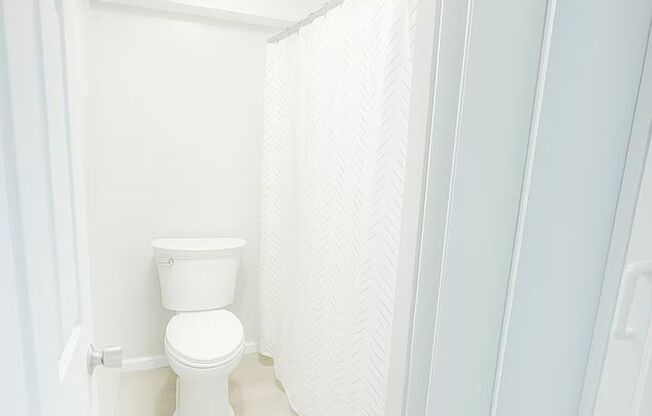 2 beds, 1 bath, 800 sqft, $1,795, Unit 001