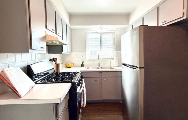 1 bed, 1 bath, 650 sqft, $925, Unit 2827-E